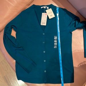 Women’s Uniqlo long sleeve sweater